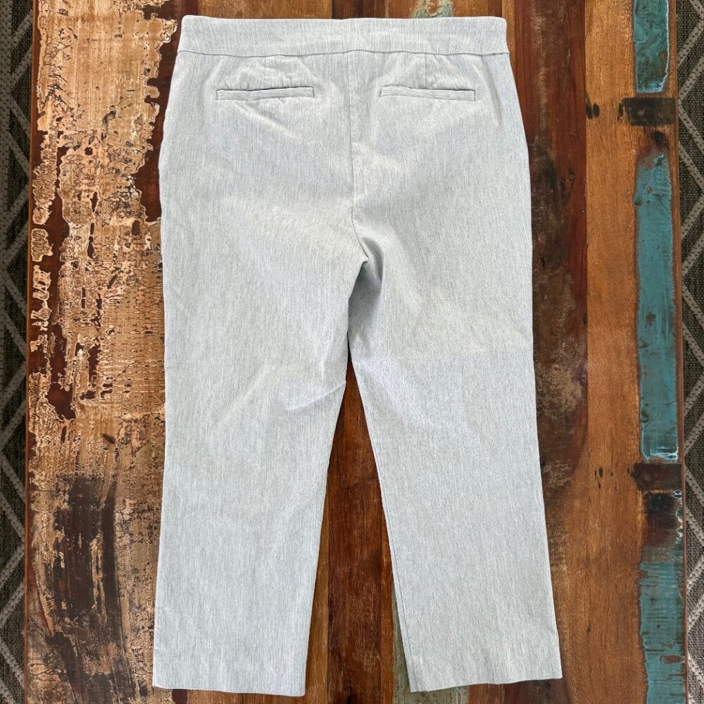 Briggs Pull On Gray Capri Pants Size 8 - Picture 4 of 7